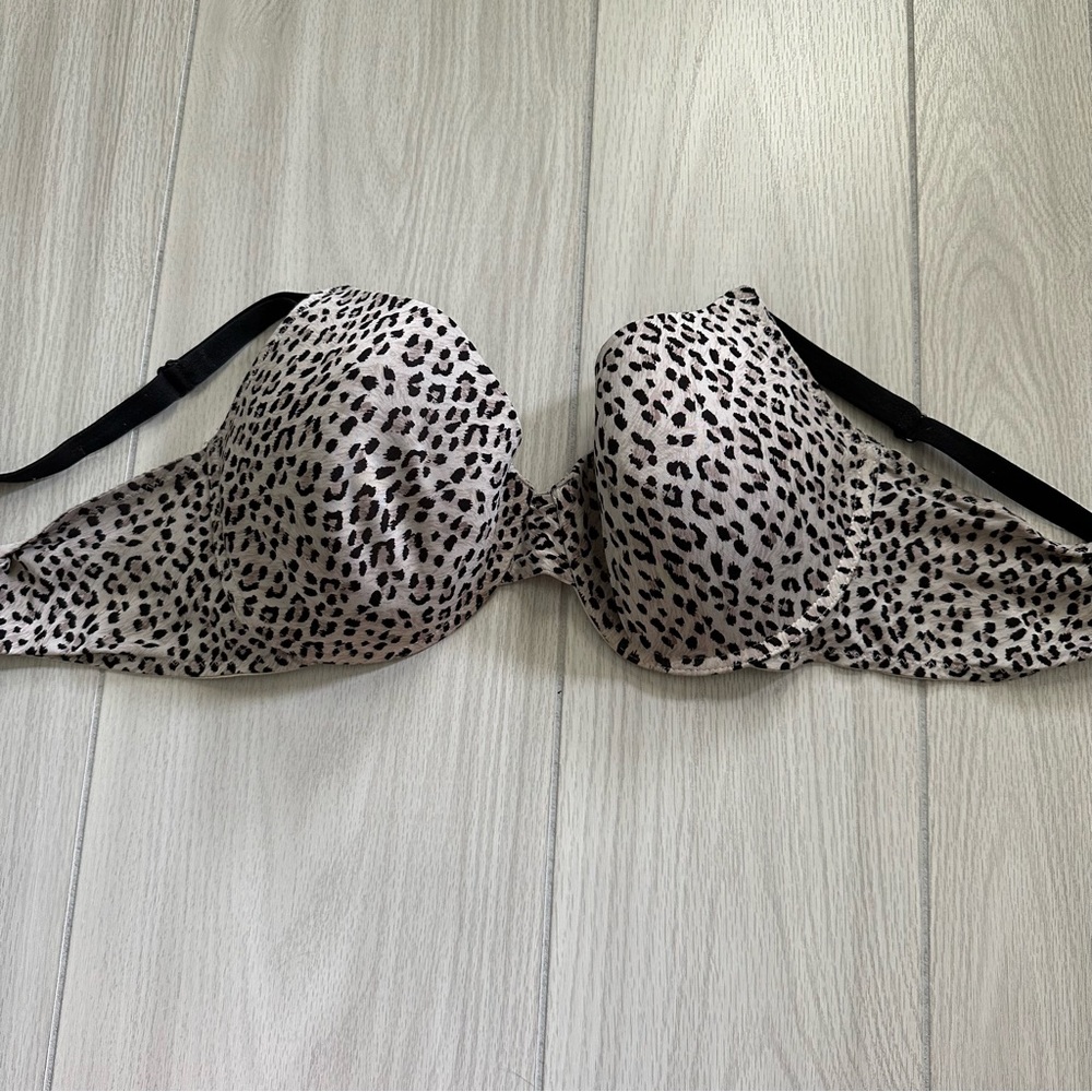 Jessica Simpson animal print 42C bra 92% polyester, 8% spandex underwire